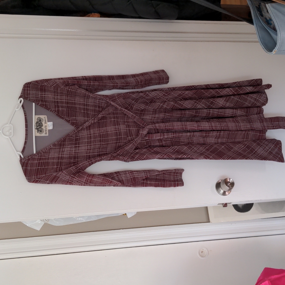 NWOT EFFIE'S HEART Long Sleeved Dress SZ M burgundy and gray plaid